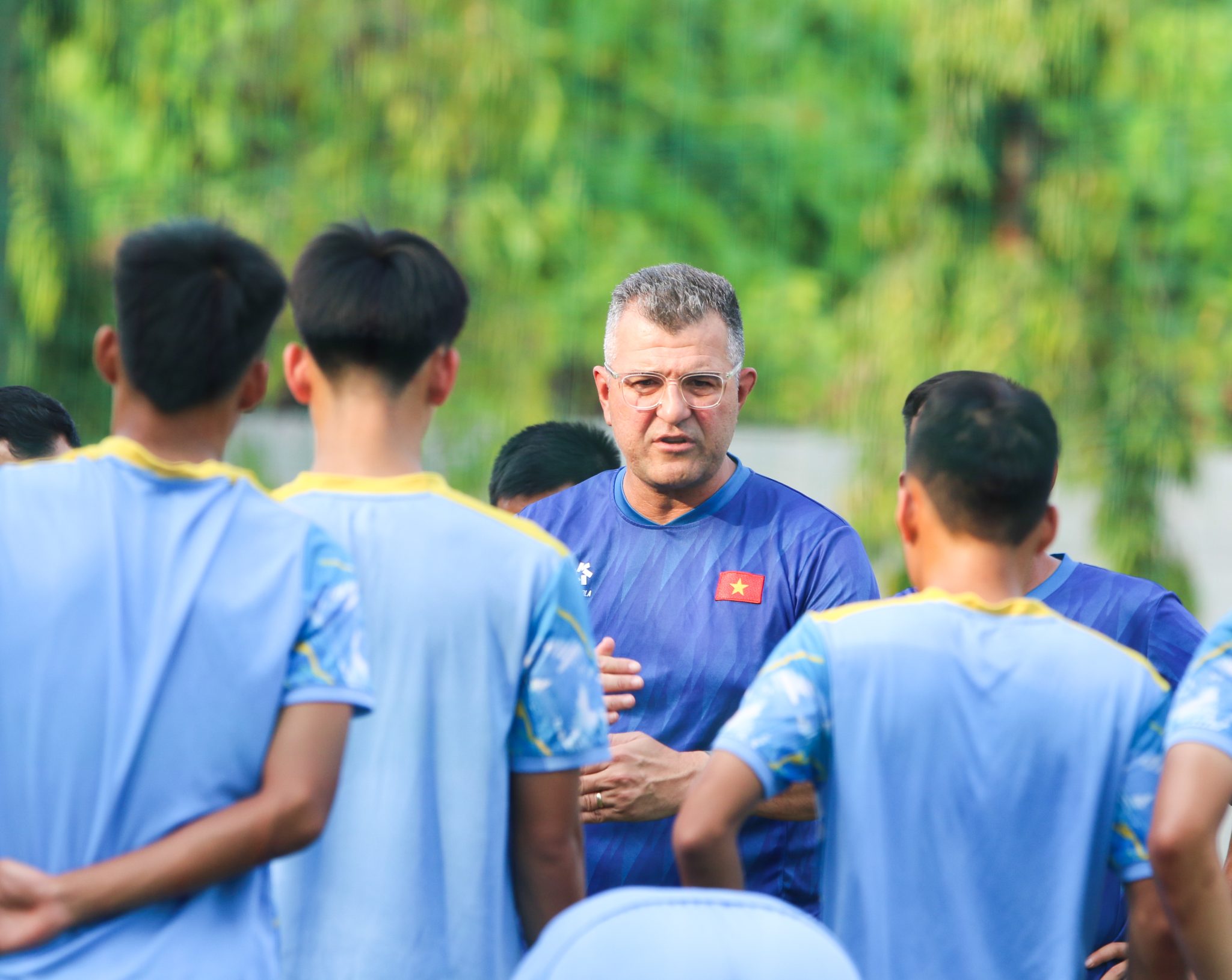 Tin nóng bóng đá Việt hôm nay 16/10: Đội tuyển Việt Nam chuẩn bị cho Asian Cup; U17 Việt Nam đá 5 trận giao hữu trước World Cup - Ảnh 2. Tin nóng bóng đá Việt hôm nay 16/10: Đội tuyển Việt Nam chuẩn bị cho Asian Cup; U17 Việt Nam đá 5 trận giao hữu trước World Cup - Ảnh 2.