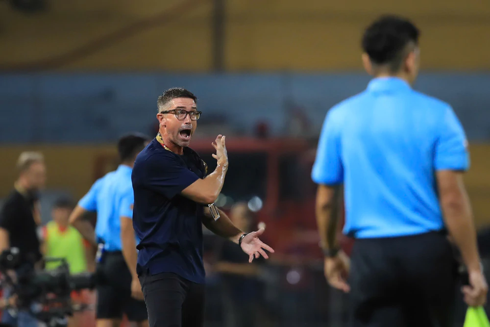 HLV Harry Kewell: 'CLB Hà Nội không vụn vỡ trước đối thủ rất mạnh' - Ảnh 1. HLV Harry Kewell: 'CLB Hà Nội không vụn vỡ trước đối thủ rất mạnh' - Ảnh 1.