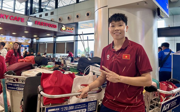 The Vietnamese team is brimming with momentum, setting off to hunt for a World Cup ticket.