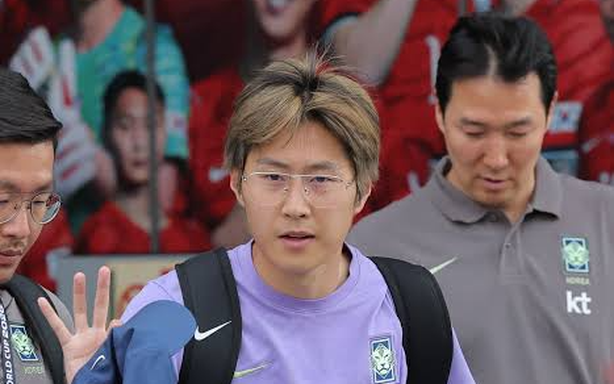 Lee Kang In cannot travel to Spain to join Atletico Madrid due to military procedures.