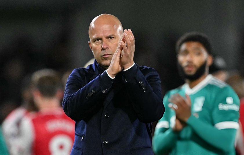 Slot 'cập bến' Dubai, HLV người Hà Lan tạm dẫn dắt Liverpool