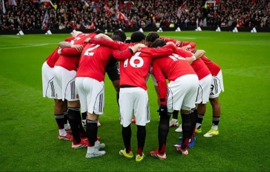 MU 'taunts' Chelsea fiercely when fans cleverly spot a 5-word comment