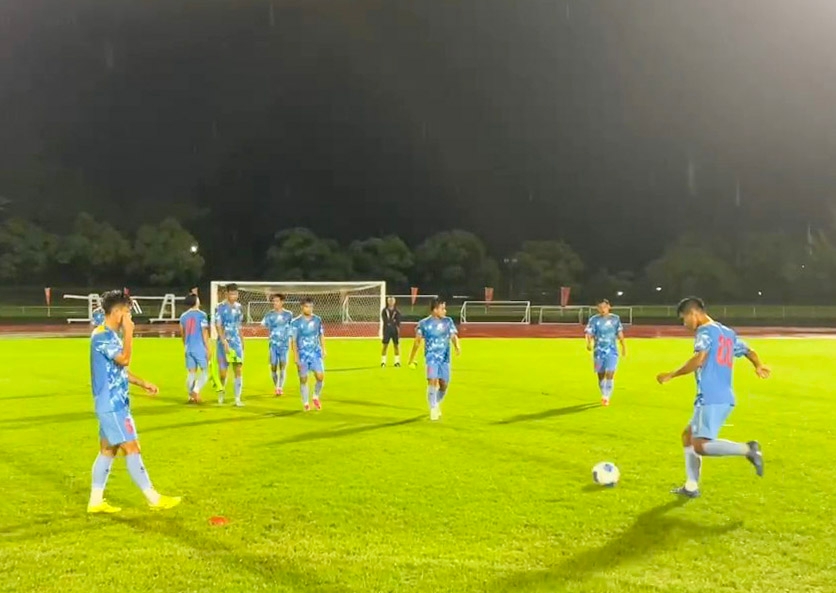 Bóng lăn trên bàn phím: CĐV lo lắng cho U23 Việt Nam - Ảnh 1. Bóng lăn trên bàn phím: CĐV lo lắng cho U23 Việt Nam - Ảnh 1.