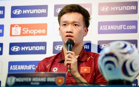 Hoàng Đức aims to score many goals against Timor Leste alongside the Vietnam national team.