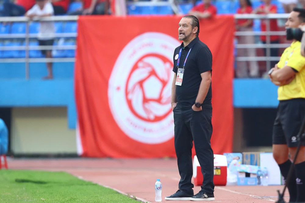 HLV ngoại chật vật ở V-League - Ảnh 4. HLV ngoại chật vật ở V-League - Ảnh 4.