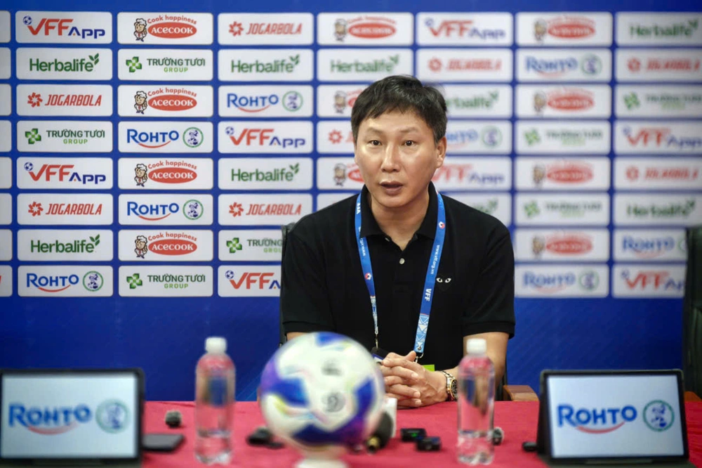HLV Kim Sang Sik: 'Tôi sẽ tìm vị trí thích hợp cho Hên' - Ảnh 1.