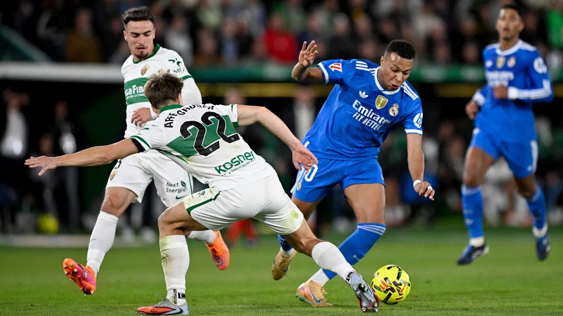 Real Madrid khép lại tháng 11 đen tối