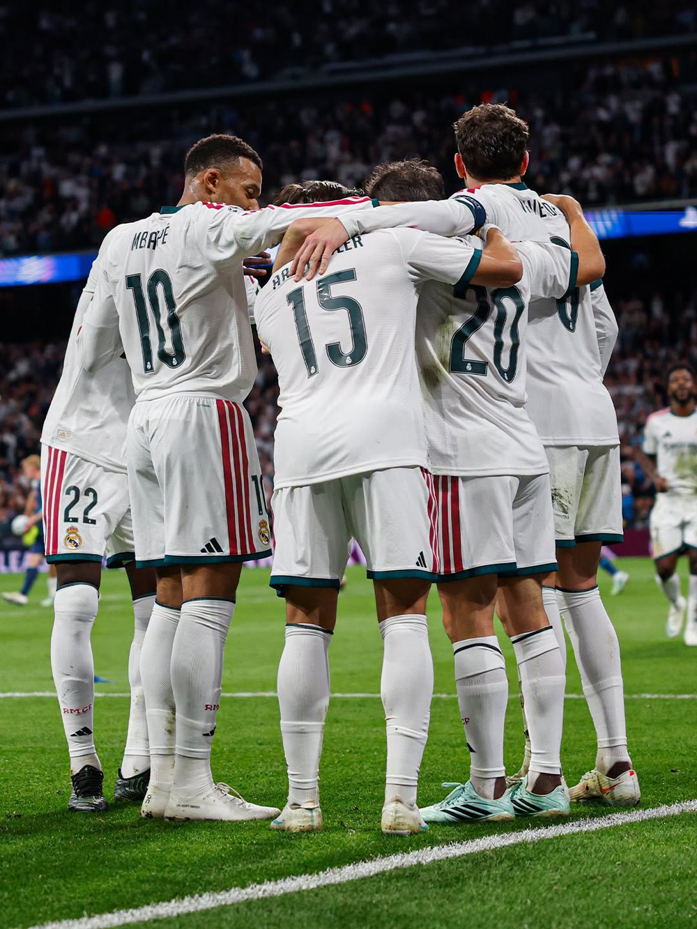 El Clasico nóng lên trước giờ bóng lăn: Barcelona và Real Madrid đứng trước cuộc đối đầu căng thẳng - Ảnh 4. El Clasico nóng lên trước giờ bóng lăn: Barcelona và Real Madrid đứng trước cuộc đối đầu căng thẳng - Ảnh 4.