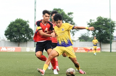 Identify the first 4 teams to enter the quarterfinals of the National U21 Finals