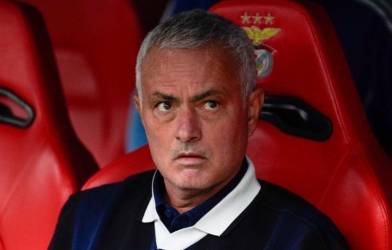 Mourinho causes a sensation by watching the Real Madrid match from an unexpected location