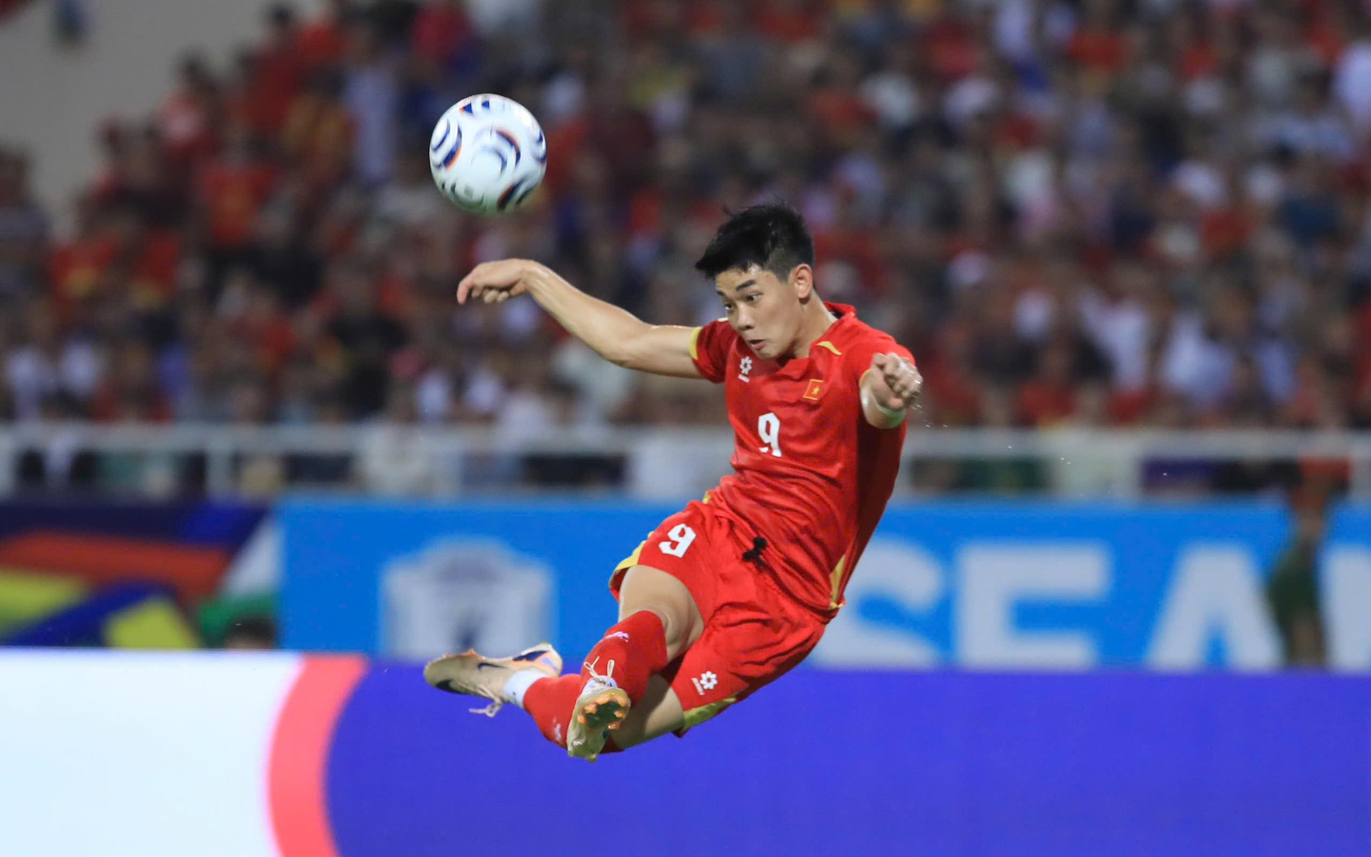 TRỰC TIẾP bóng đá Việt Nam vs Indonesia: Xuân Son, Hoàng Hên và Quang Hải dự bị