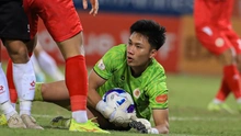Coach Polking highly praised the 20-year-old goalkeeper who stepped in for Nguyễn Filip