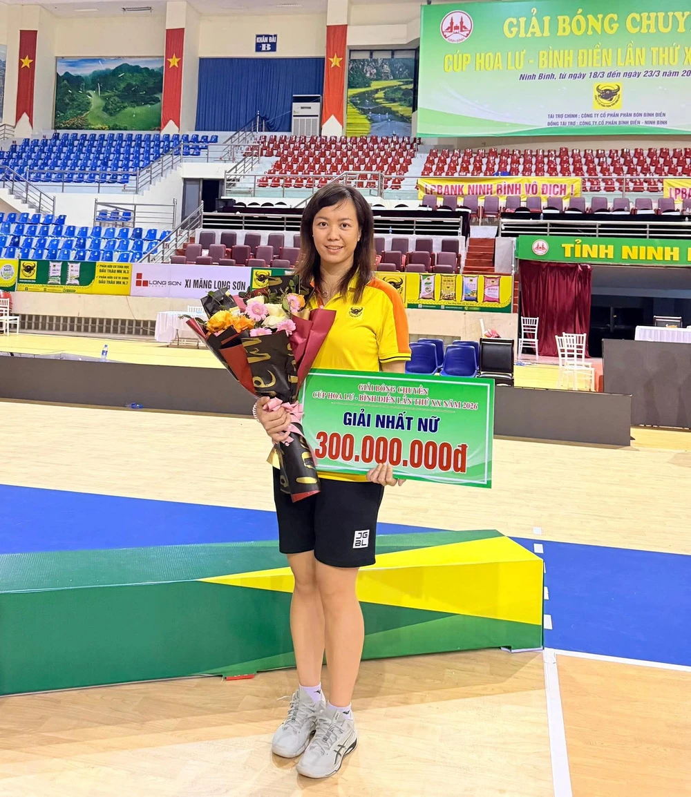 Cựu chuyền 2 của ĐT Việt Nam tái xuất sau 8 năm, giành ngay chức vô địch ở tuổi 32 - Ảnh 1.