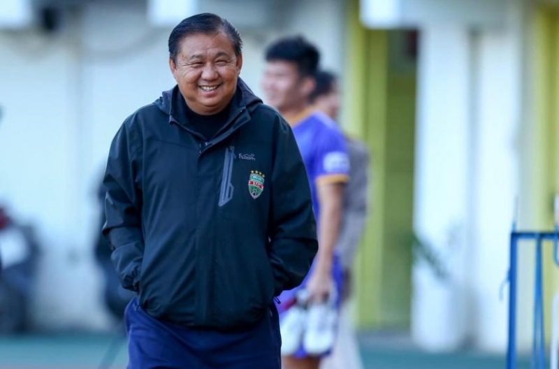 Binh Duong&#39;s coach himself points out multiple candidates to succeed him