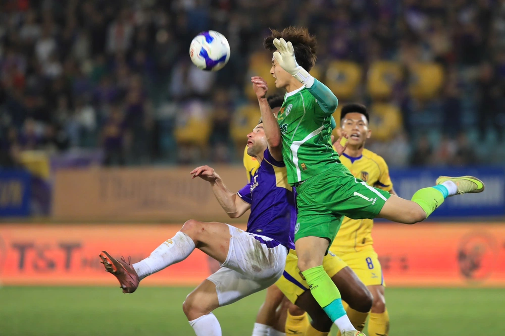 Tin nóng bóng đá Việt hôm nay 14/3: HLV Kewell từ chối nói về Hoàng Hên ở đội tuyển Việt Nam; Tuyển thủ U23 Việt Nam được khen - Ảnh 3.