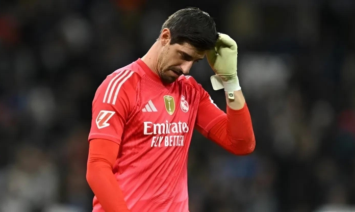 Thibaut Courtois bị trừng phạt sau vụ bê bối tại Real Madrid