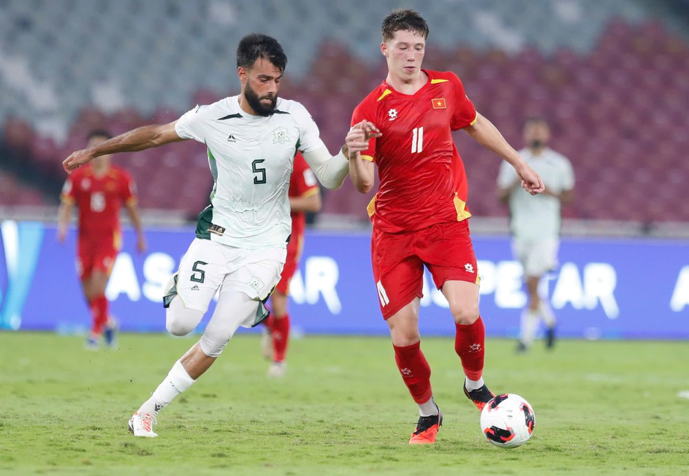 ĐIỂM NHẤN ĐT Việt Nam 4-2 Pakistan: HLV Kim Sang Sik 'sửa sai' sớm; Đình Bắc vẫn là ngôi sao lớn - Ảnh 1. ĐIỂM NHẤN ĐT Việt Nam 4-2 Pakistan: HLV Kim Sang Sik 'sửa sai' sớm; Đình Bắc vẫn là ngôi sao lớn - Ảnh 1.
