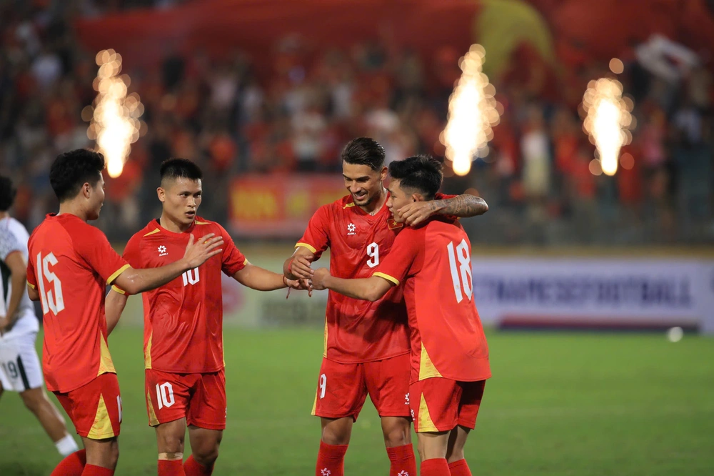 Cầu thủ Hà Nội FC đồng loạt ghi điểm ở đội tuyển Việt Nam - Ảnh 1.