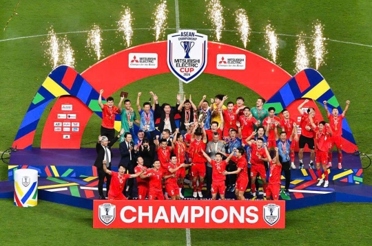 Hot football news midday 6/6: Vietnam national team receives warning, MU finalizes blockbuster deal