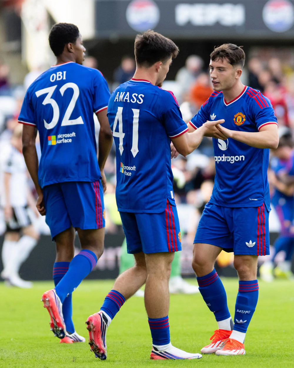 MU đã dễ dàng đánh bại Rosenborg với tỷ số 5-0 trong trận giao hữu trên sân Lerkendal (Trondheim, Na Uy), qua đó có màn trình diễn đầy thuyết phục sau thất bại 0-1 trước Wrexham ở trận mở màn tour du đấu hè. Ảnh: FB Man United