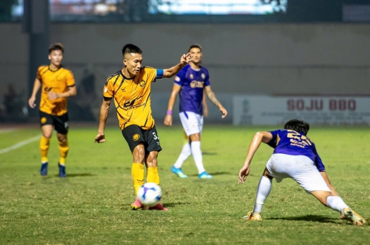 Vietnam's 'scanner' midfielder is set to join a V.League giant.