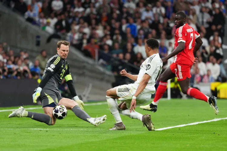 Manuel Neuer vẫn hay nhất thế giới ở tuổi 40 - Ảnh 1.