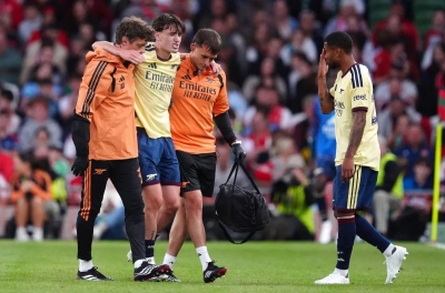 Arsenal fans collectively mention the "right-back curse" after the 9-minute shock.
