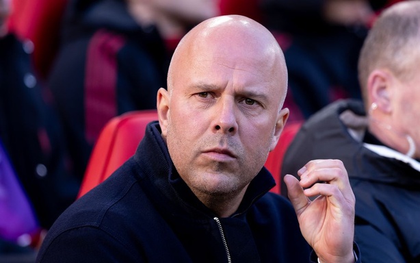 Opinion: Slot's position is increasingly shaky