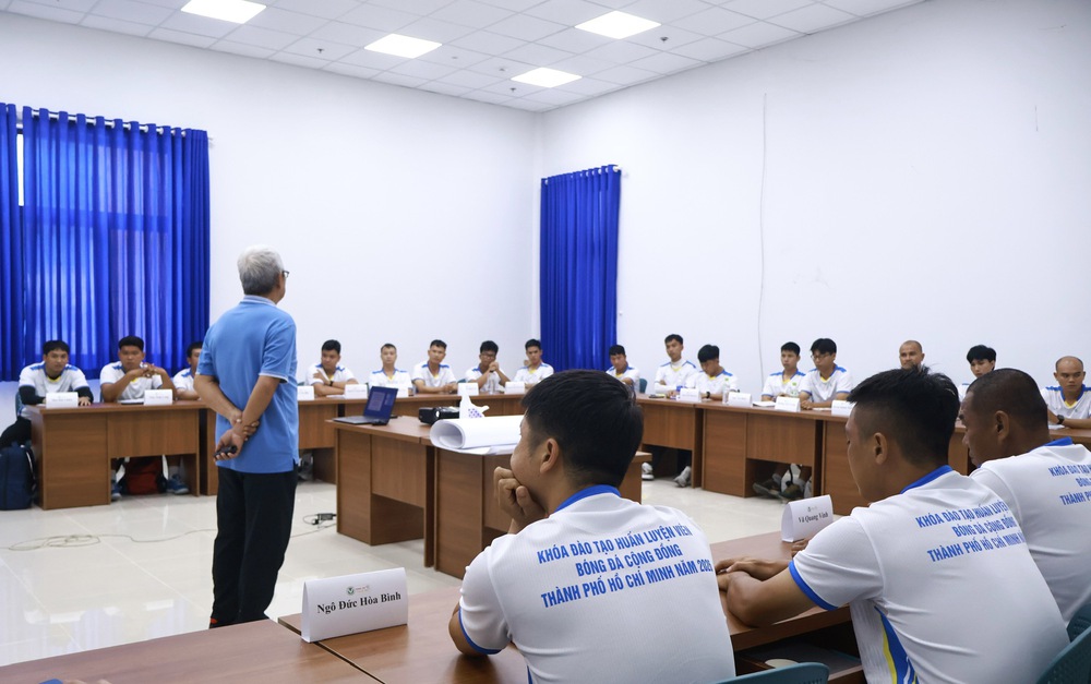 50 năm TP.HCM mang tên Bác: HLV Đoàn Minh Xương và khát vọng đưa bóng đá thành phố trở lại vị thế đầu tàu - Ảnh 1. 50 năm TP.HCM mang tên Bác: HLV Đoàn Minh Xương và khát vọng đưa bóng đá thành phố trở lại vị thế đầu tàu - Ảnh 1.