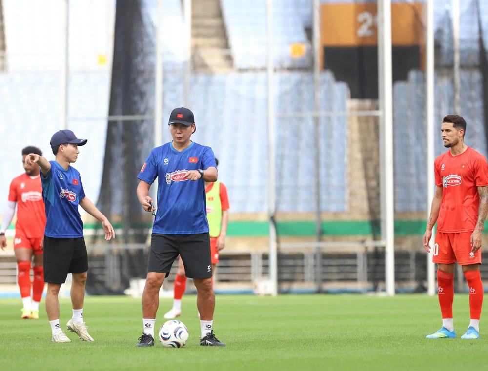 Hoàng Hên muốn vô địch Asean Cup cùng đội tuyển Việt Nam - Ảnh 1. Hoàng Hên muốn vô địch Asean Cup cùng đội tuyển Việt Nam - Ảnh 1.