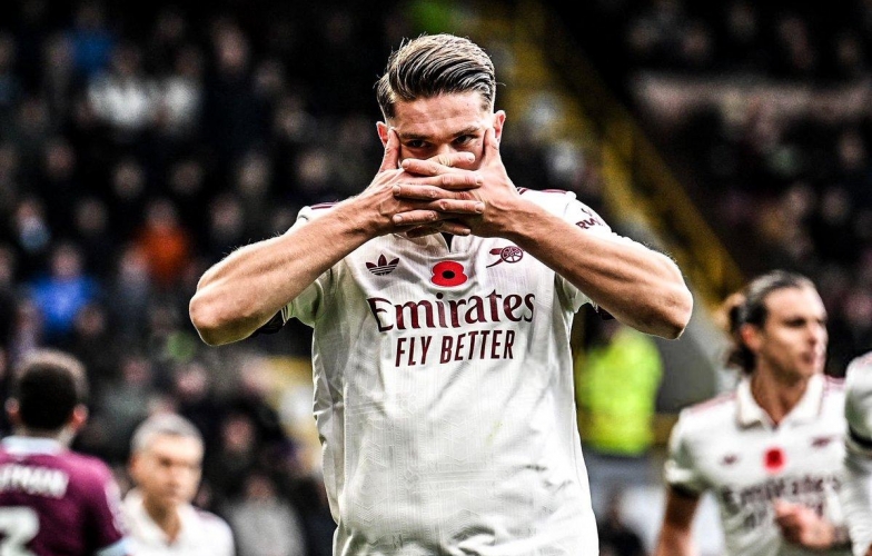 Latest Premier League Standings: Giants Revive, The Race Heats Up