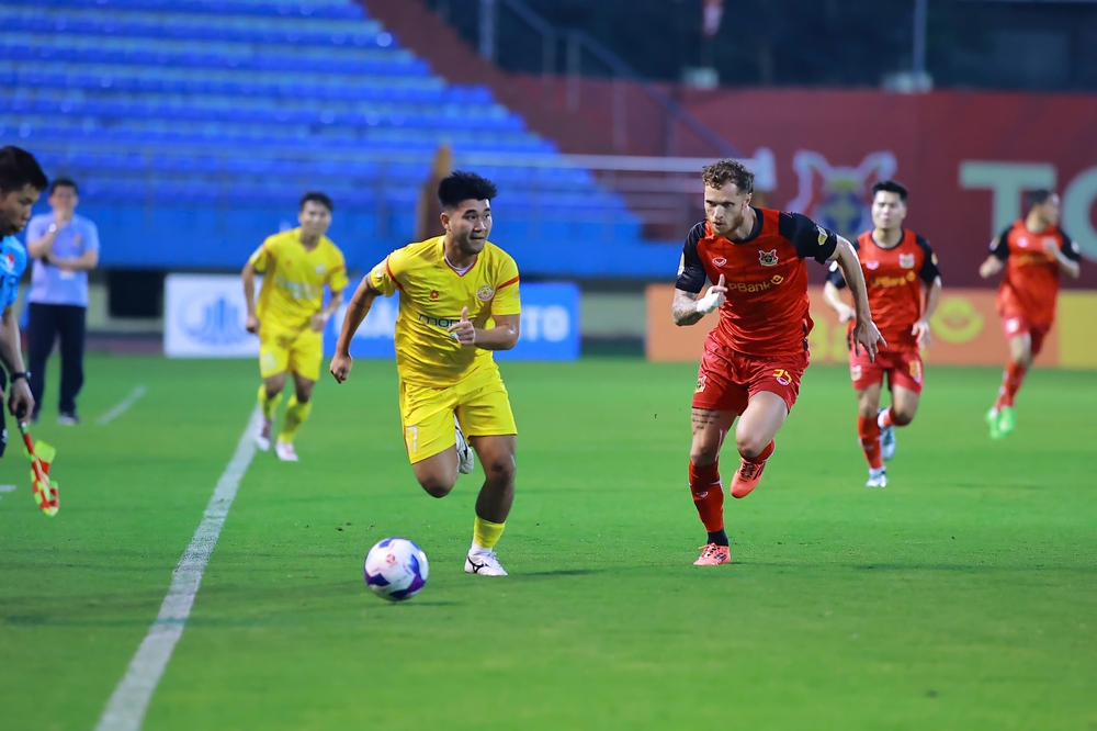 PVF CAND và Thanh Hóa thổi lửa cuộc chiến trụ hạng V-League - Ảnh 2.