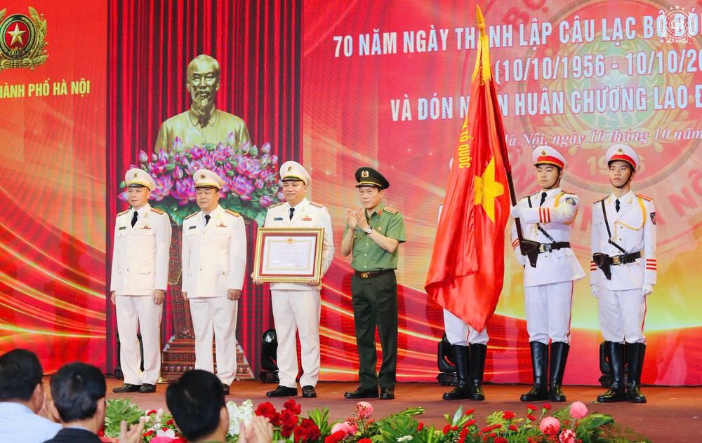 Tin nóng bóng đá Việt hôm nay 11/10: CLB Công an Hà Nội nhận Huân chương Lao động hạng Nhất; U17 Việt Nam rộng cửa vượt qua vòng bảng World Cup - Ảnh 1. Tin nóng bóng đá Việt hôm nay 11/10: CLB Công an Hà Nội nhận Huân chương Lao động hạng Nhất; U17 Việt Nam rộng cửa vượt qua vòng bảng World Cup - Ảnh 1.