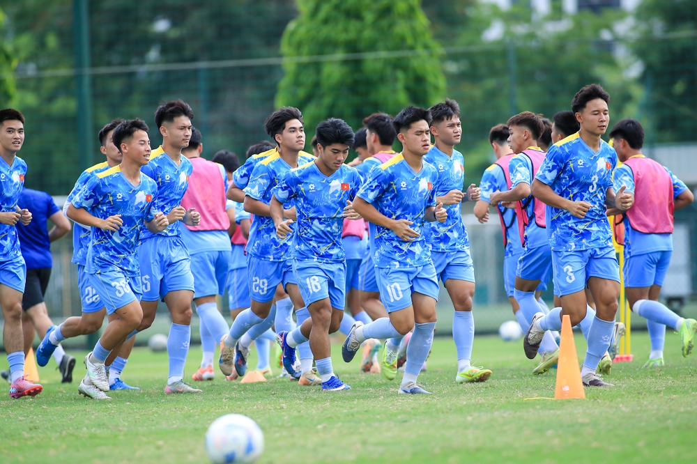 Tin nóng bóng đá Việt Nam hôm nay 1/6: U19 Việt Nam quyết thắng Timor Leste; HLV Kewell chê HAGL - Ảnh 1. Tin nóng bóng đá Việt Nam hôm nay 1/6: U19 Việt Nam quyết thắng Timor Leste; HLV Kewell chê HAGL - Ảnh 1.