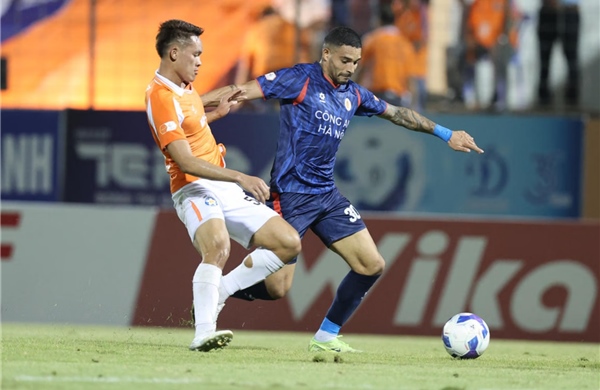 Hanoi Police - Da Nang: Accelerating at the Top Spot