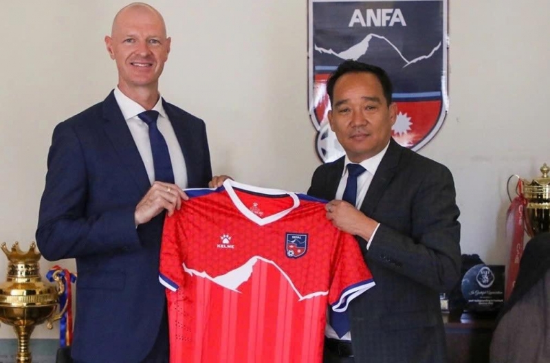 The unique background of the coach about to face the Vietnam national team