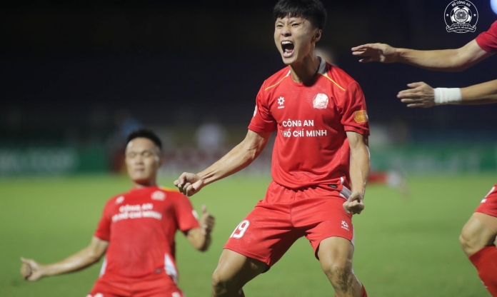 HLV Kim Sang Sik có thêm tiền vệ giỏi cho U23 Việt Nam