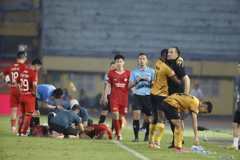 HLV Popov là "ngòi nổ" khiến V-League nóng rực cả trong lẫn ngoài sân cỏ - Ảnh 3. HLV Popov là "ngòi nổ" khiến V-League nóng rực cả trong lẫn ngoài sân cỏ - Ảnh 3.