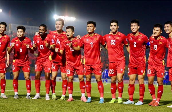 The highest priced ticket for watching Vietnam vs Bangladesh at Hang Day Stadium is 300,000 VND.