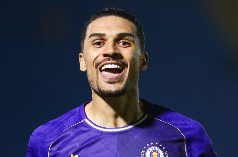 Naturalized player Hoàng Hên scores his first goal for Hà Nội FC