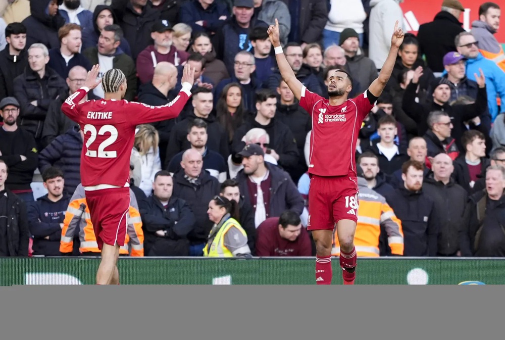 Liverpool đánh bại West Ham 5-2: Hồi sinh cùng bóng chết - Ảnh 1. Liverpool đánh bại West Ham 5-2: Hồi sinh cùng bóng chết - Ảnh 1.