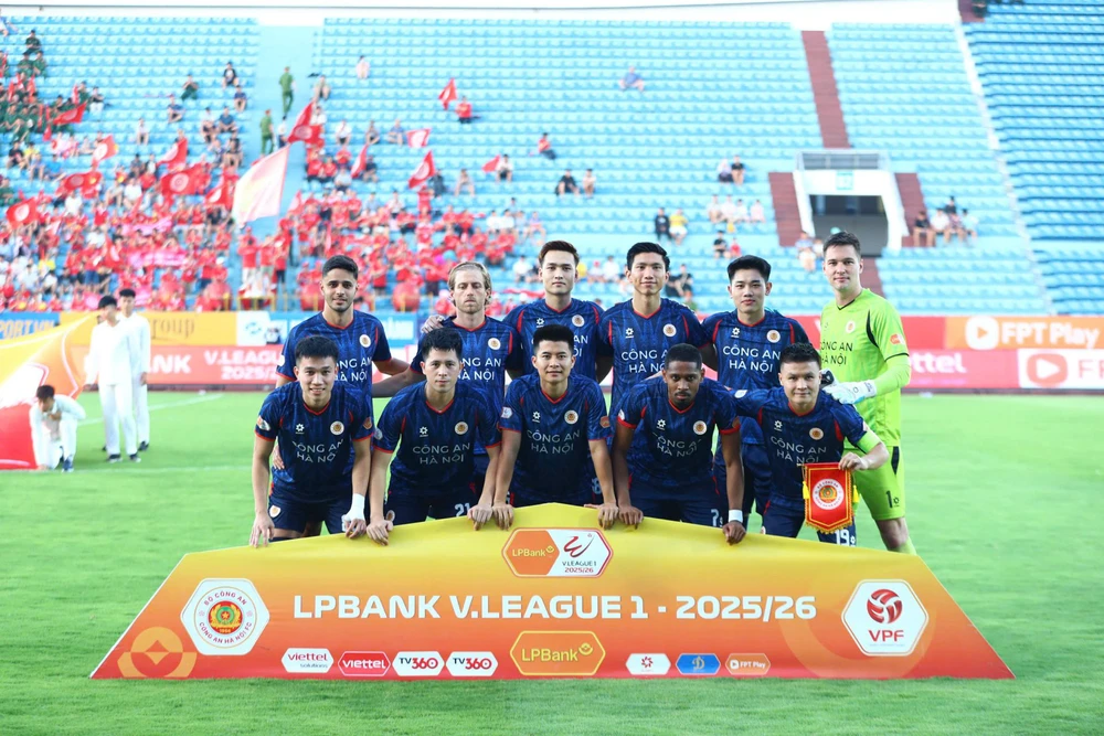 5 cầu thủ CAHN lọt vào đội hình tiêu biểu, Quang Hải và Đình Bắc xuất sắc - Ảnh 1.