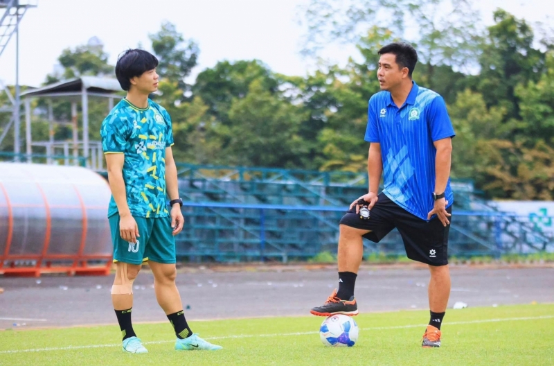 The First Division coach denies rumors of a rift with Công Phượng