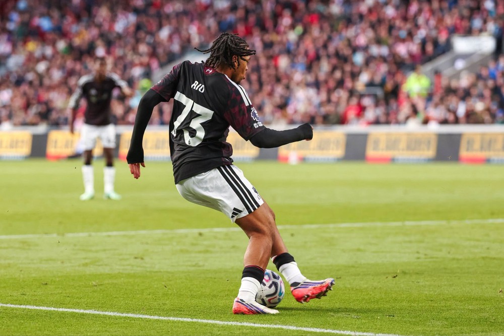 Liverpool: Đã thấy hình bóng Salah ở Rio Ngumoha - Ảnh 1. Liverpool: Đã thấy hình bóng Salah ở Rio Ngumoha - Ảnh 1.