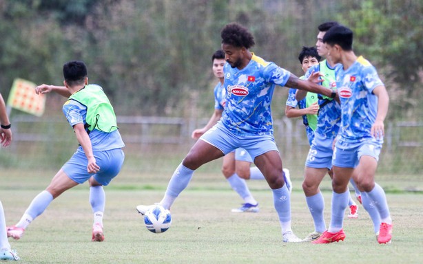 The Vietnamese national team will gather on March 21st for a friendly match against Bangladesh at Hang Day Stadium.