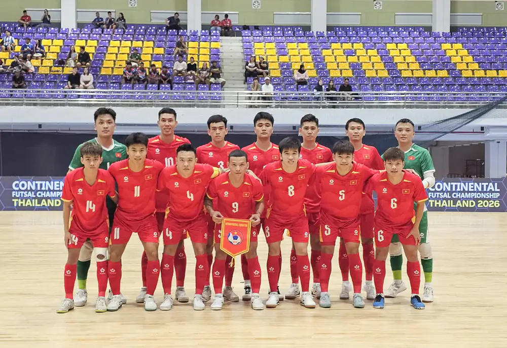 Tin nóng bóng đá Việt hôm nay 3/8: Đội tuyển Việt Nam làm quen sân Pakansari; Ngoại binh Becamex TPHCM gia nhập Thái Nguyên FC - Ảnh 2.