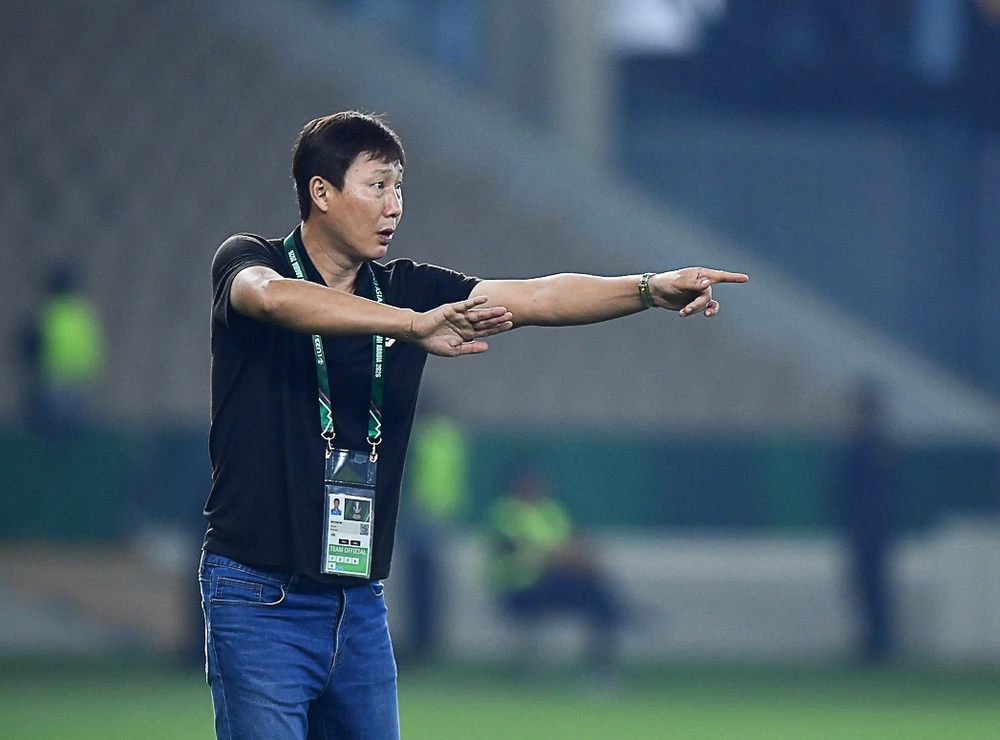 Tin nóng bóng đá Việt hôm nay 19/6: HLV Kim Sang Sik không dẫn dắt Olympic Việt Nam dự ASIAD - Ảnh 1. Tin nóng bóng đá Việt hôm nay 19/6: HLV Kim Sang Sik không dẫn dắt Olympic Việt Nam dự ASIAD - Ảnh 1.