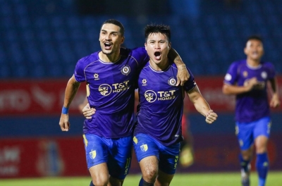 Despite missing 9 matches, still number one, Hoàng Hên stands out in V-League