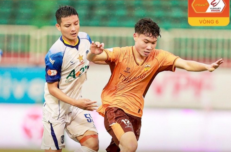 Brazilian foreign player missed the penalty, HAGL shared points with SLNA at Pleiku Stadium