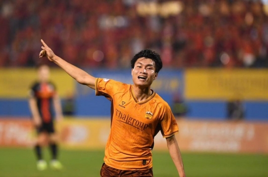 Coach Kim Sang Sik calls up two HAGL players to the Vietnam U23 team